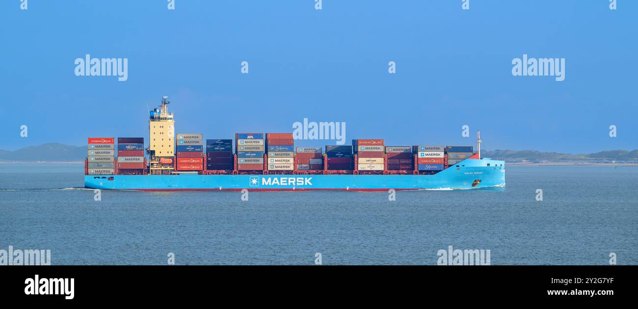 Nave portacontainer/container Volga Maersk del gruppo A.P. Møller-Mærsk, battente bandiera della Danimarca, carica di container Foto Stock
