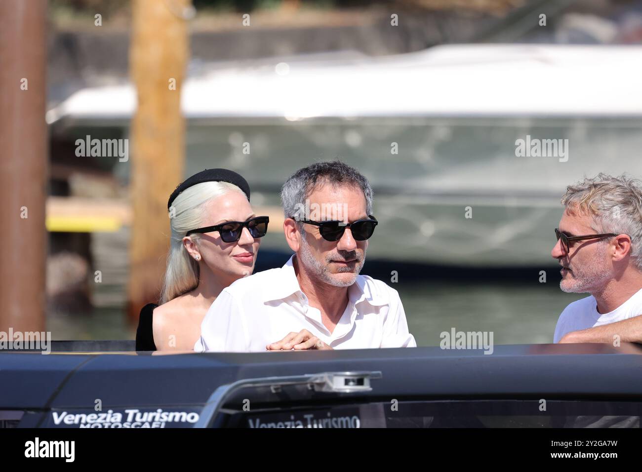 VENEZIA, ITALIA - 04 SETTEMBRE: L-R) Lady Gaga, il regista Todd Phillips e Joaquin Phoenix sono stati visti alla 81a Mostra Internazionale d'Arte cinematografica di Venezia il 4 settembre 2024 a Venezia. (Foto di Mark Cape/nsidefoto) Foto Stock