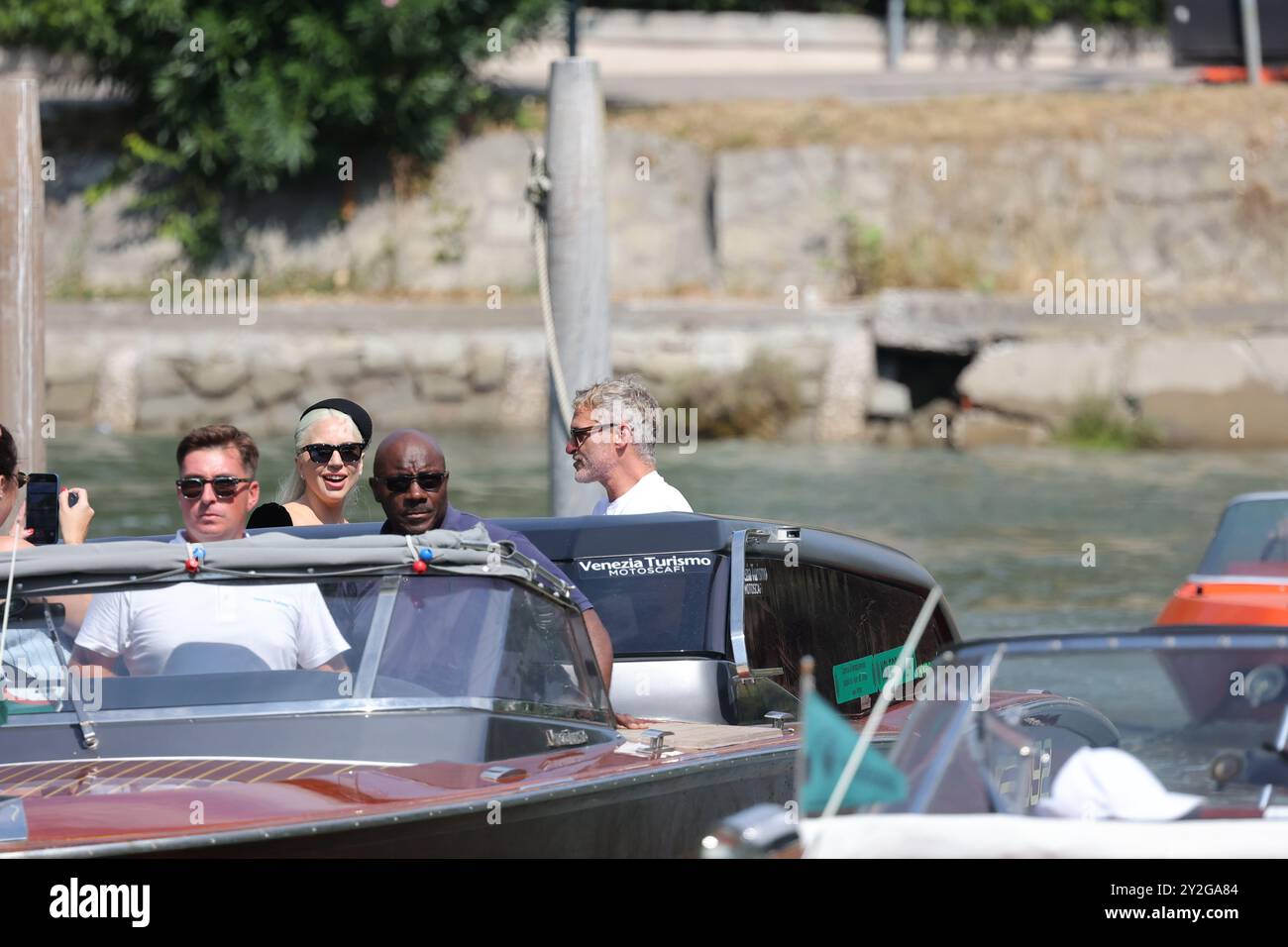 VENEZIA, ITALIA - 04 SETTEMBRE: L-R) Lady Gaga, il regista Todd Phillips e Joaquin Phoenix sono stati visti alla 81a Mostra Internazionale d'Arte cinematografica di Venezia il 4 settembre 2024 a Venezia. (Foto di Mark Cape/nsidefoto) Foto Stock