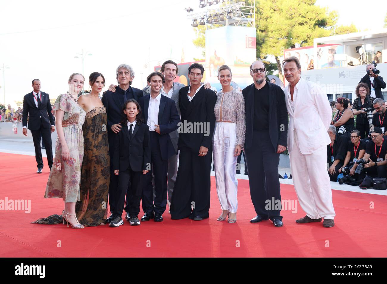 VENEZIA, ITALIA - AGOSTO 29: L-R) Emma Fasano, Valentina Cervi, Sergio Rubini, Ettore Cardinali, Leonardo Maltese, Alessio Boni, Cristiano Caccamo, Giusy Buscemi, Fausto Russo Alesi e Alessandro preziosi assistono ad un Red carpet per il film "Maria" durante la 81a Mostra Internazionale d'Arte cinematografica di Venezia il 29 agosto 2024 a Venezia. (Foto di Mark Cape/Insidefoto) Foto Stock