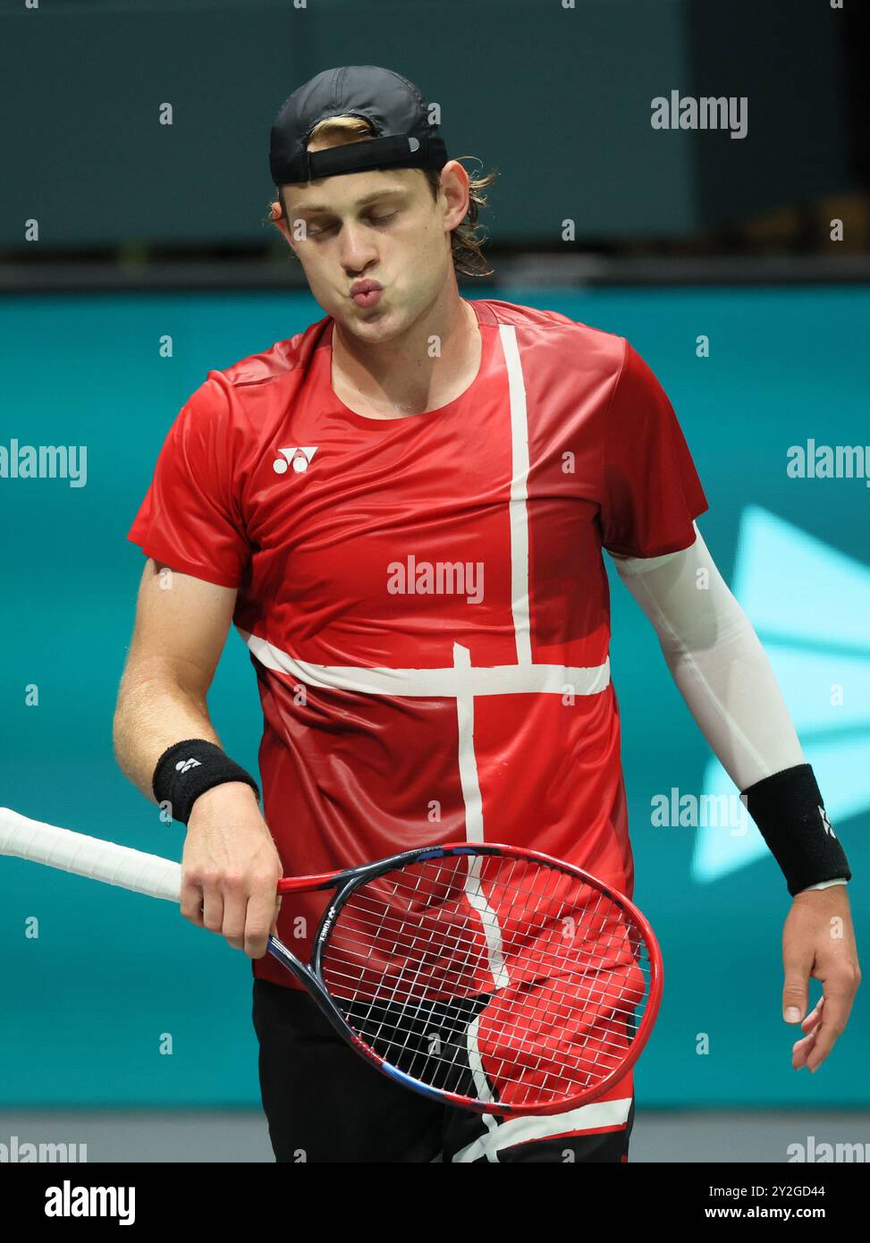 Bologna, Italia. 10 settembre 2024. Il belga Zizou Bergs reagisce ad una partita tra l'olandese Griekspoor e il belga Bergs, la seconda partita del gruppo A nella fase A gironi delle finali di Coppa Davis tra Paesi Bassi e Belgio, martedì 10 settembre 2024, presso l'Unipol Arena, a Bologna. BELGA PHOTO BENOIT DOPPAGNE credito: Belga News Agency/Alamy Live News Foto Stock