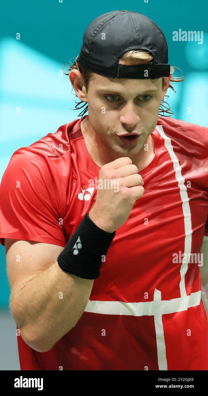 Bologna, Italia. 10 settembre 2024. Il belga Zizou Bergs reagisce ad una partita tra l'olandese Griekspoor e il belga Bergs, la seconda partita del gruppo A nella fase A gironi delle finali di Coppa Davis tra Paesi Bassi e Belgio, martedì 10 settembre 2024, presso l'Unipol Arena, a Bologna. BELGA PHOTO BENOIT DOPPAGNE credito: Belga News Agency/Alamy Live News Foto Stock