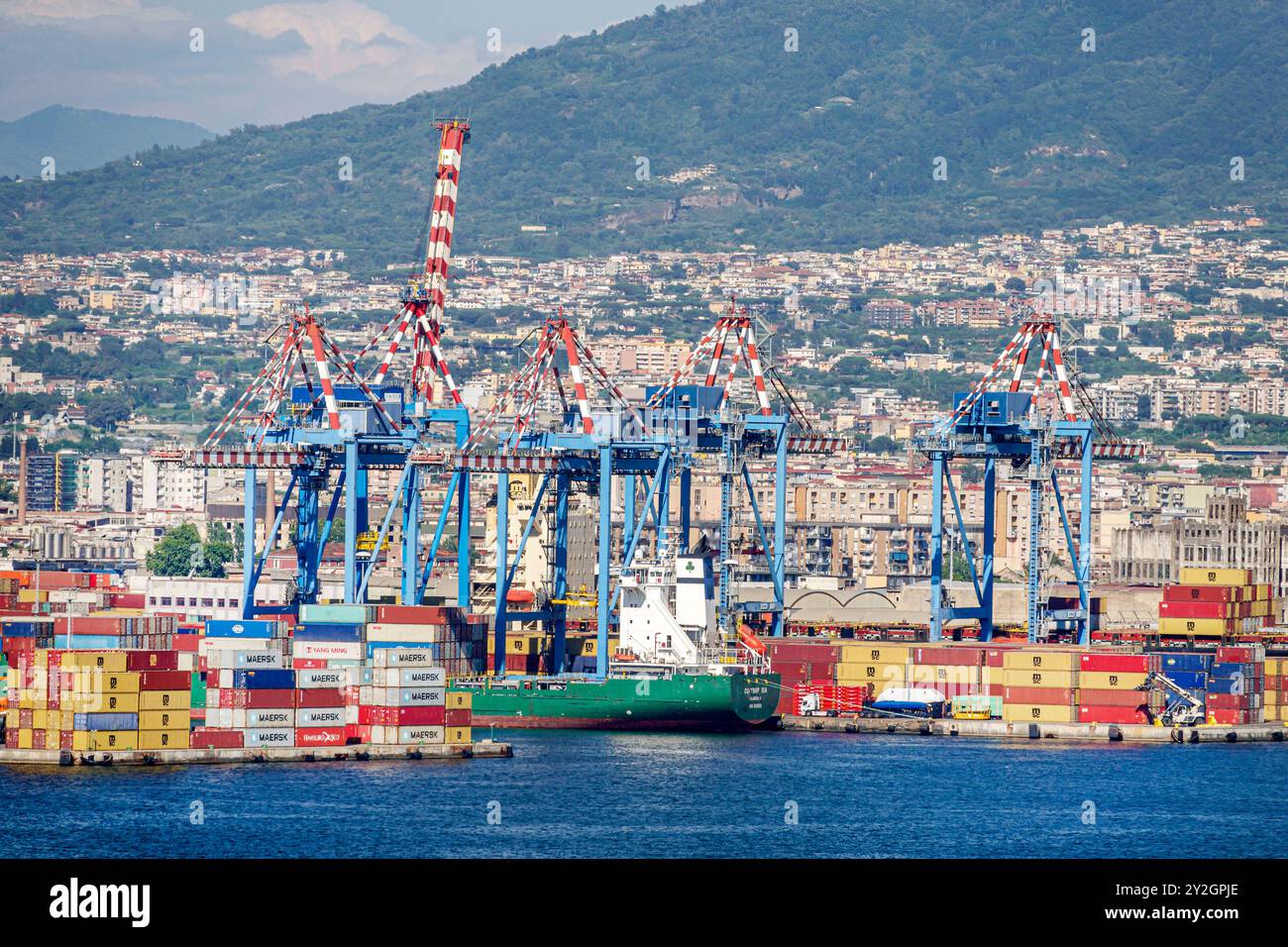 Napoli Napoli Italia,Mar Mediterraneo,Porto di Napoli,container di carico,gru di sollevamento industriali,Italia Europa Europa Europa Europa europea,i visitatori viaggiano per l Foto Stock