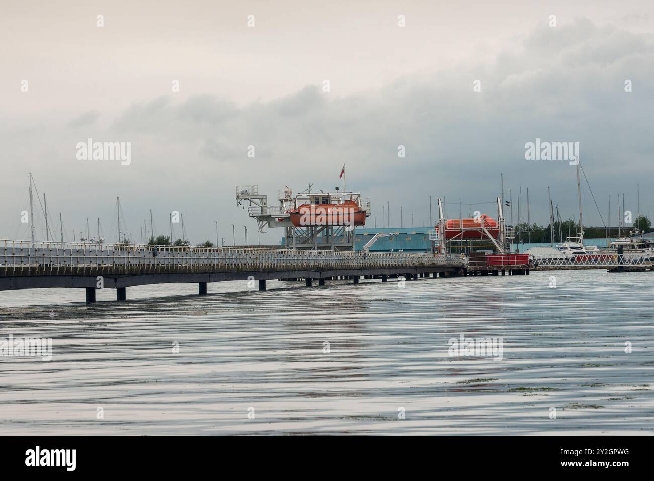 Navi stazione di pesca di scialuppe di salvataggio sul fiume Hamble, Regno Unito Foto Stock