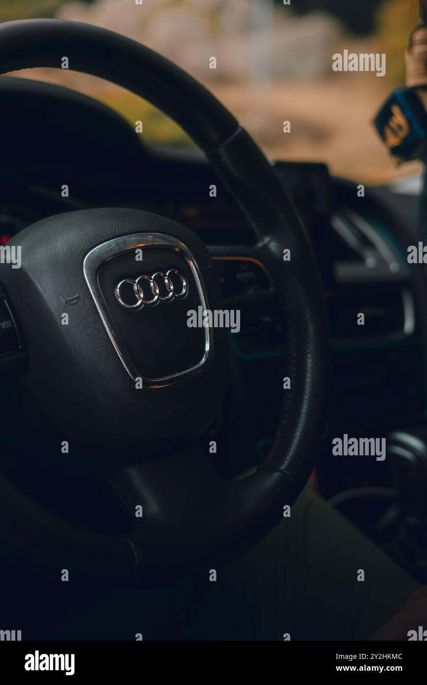 Bulgaria - 10 02 2024: Interno di un Audi S4, volante e logo Audi. Foto Stock