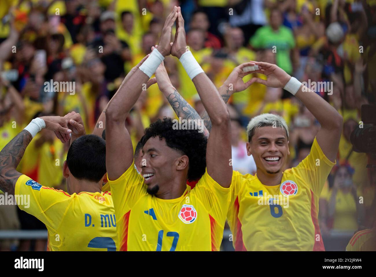 Barranquilla, Colombia. 10 settembre 2024. Daniel Munoz, Johan Mojica e Richard Rios colombiano celebrano il secondo gol della sua squadra segnato da James Rodriguez durante la partita tra Colombia e Argentina per l'ottavo turno delle qualificazioni FIFA 2026, al Roberto Melendez Metropolitan Stadium, a Barranquilla, Colombia, il 10 settembre 2024 foto: Jose Pino/DiaEsportivo/Alamy Live News Credit: DiaEsportivo/Alamy Live News Foto Stock