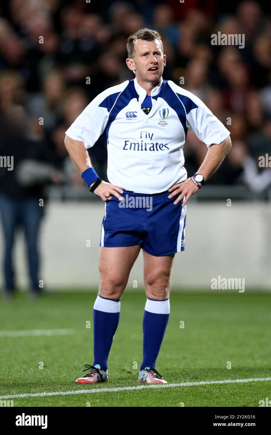 L'arbitro Nigel Owens, l'arbitro con più presenze nel rugby internazionale, durante il Bledisloe Cup Rugby match tra nuova Zelanda e Australia all'Eden Park di Auckland, nuova Zelanda Foto Stock