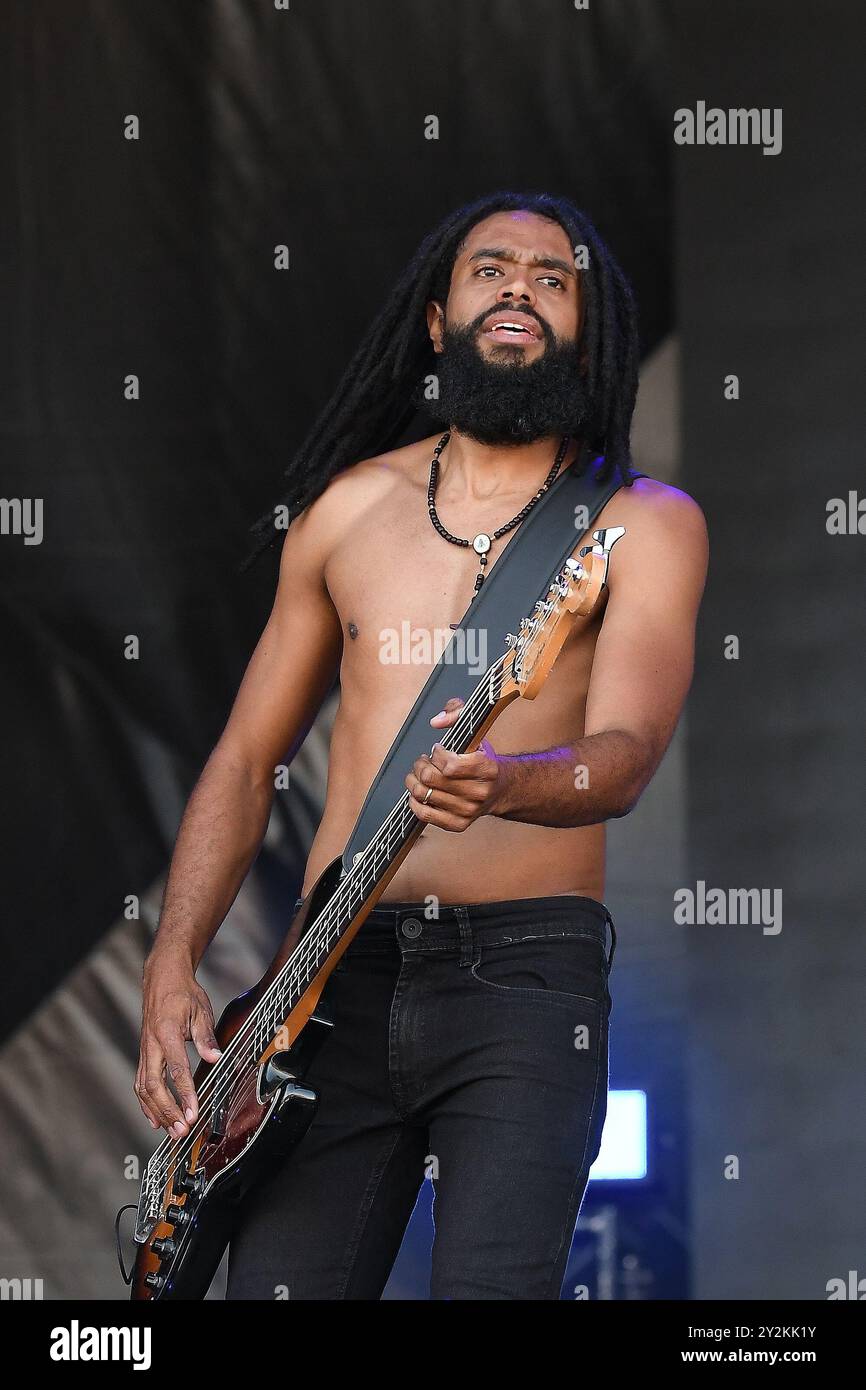 Rio de Janeiro, Brasile, 2 settembre 2022. Il bassista Chaene da Gama dei Black Pantera, durante uno spettacolo al Rock in Rio. Foto Stock