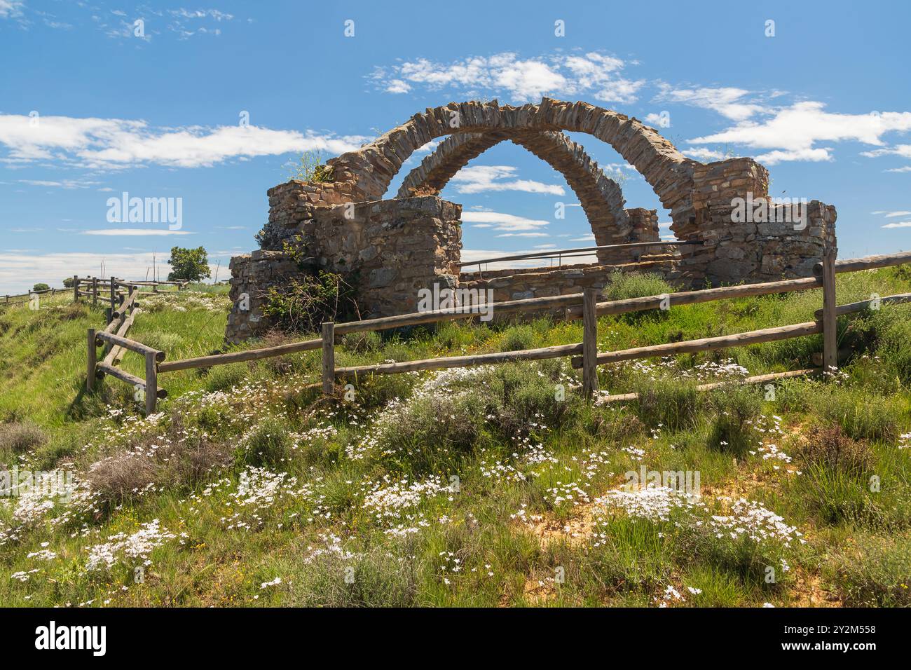 Casa di ghiaccio e fiori. Villaggio di Gravalos. Alhama Valley. La Rioja. Spagna. Europa Foto Stock