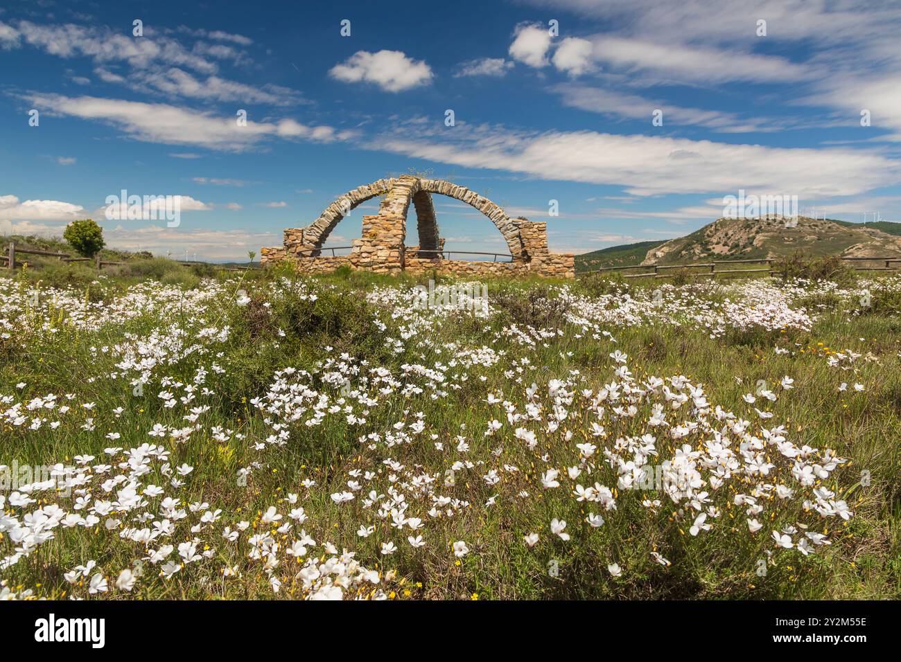 Casa di ghiaccio e fiori. Villaggio di Gravalos. Alhama Valley. La Rioja. Spagna. Europa Foto Stock