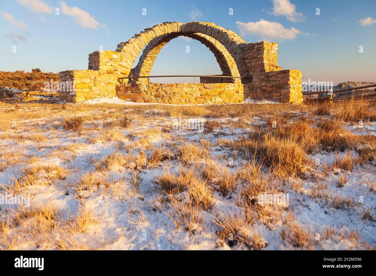 Ice House e neve. Villaggio di Gravalos. Alhama Valley. La Rioja. Spagna. Europa Foto Stock