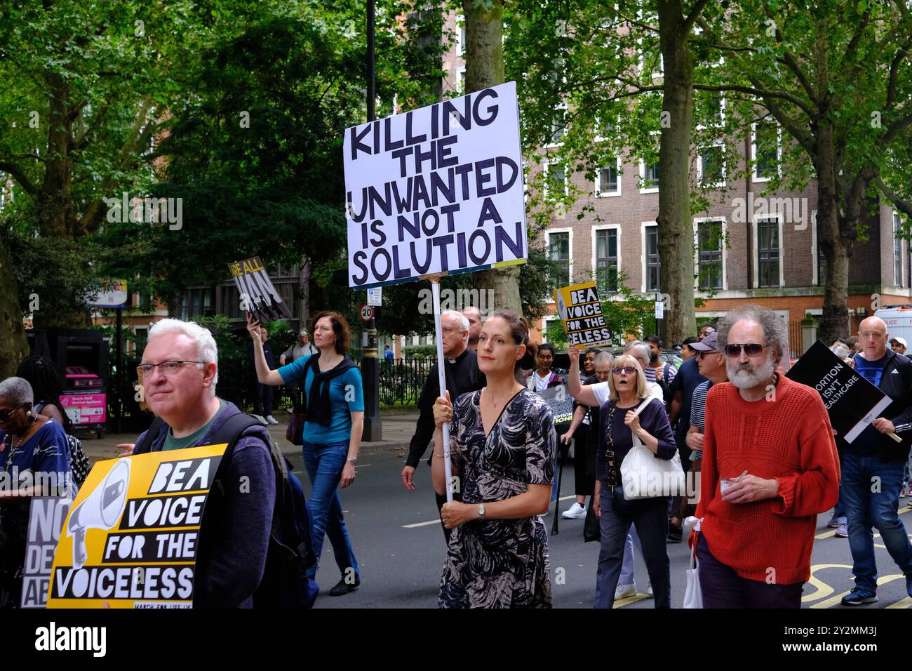 7 set 2024 - Londra Regno Unito : Pro-Life Anti abortion march con cartelli e cartelli Foto Stock