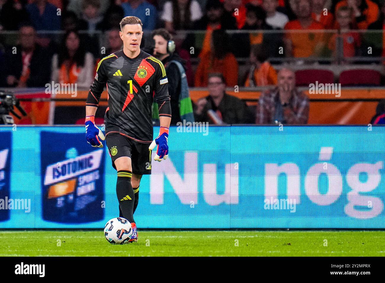 AMSTERDAM, PAESI BASSI - 10 SETTEMBRE: Il portiere tedesco Marc-Andre ter Stegen gioca con la palla durante la partita del gruppo A3 della UEFA Nations League 2024/25 tra Paesi Bassi e Germania alla Johan Cruijff Arena il 10 settembre 2024 ad Amsterdam, Paesi Bassi. (Foto di Rene Nijhuis) Foto Stock