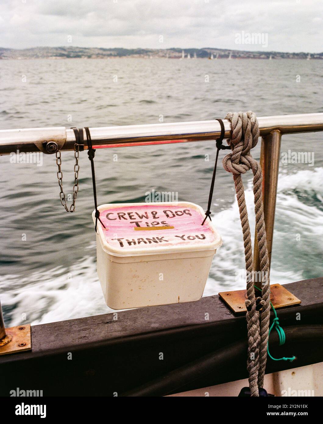 Tips Box, Sea Spray III, barca da pesca per sgombri, Brixham, Devon, Inghilterra, Regno Unito. Foto Stock