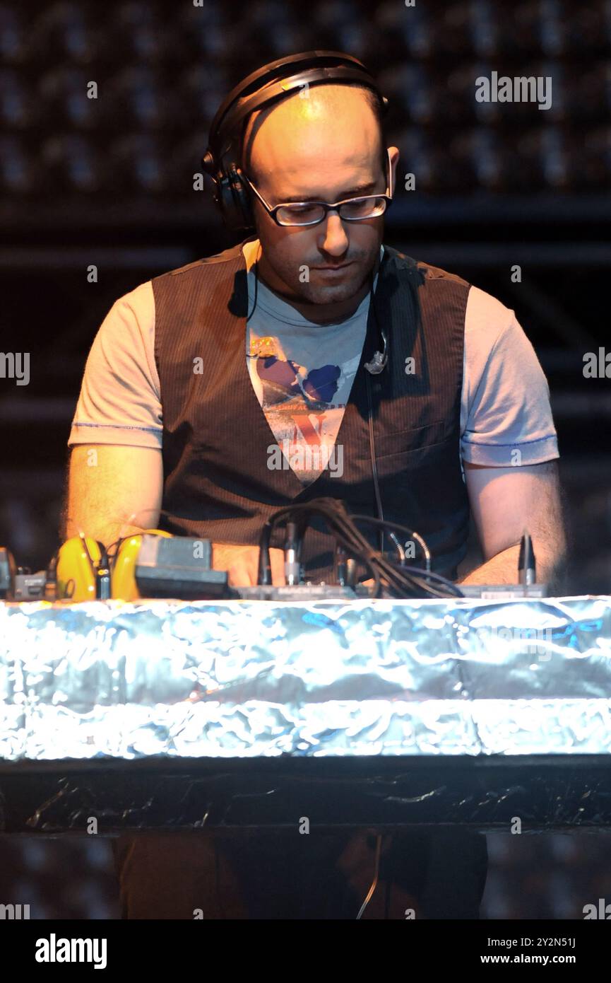 Milano Italia 31/05/2008:Andrea De Rocco campionatore del gruppo italiano Negramaro, durante il concerto dal vivo allo Stadio San Siro Foto Stock