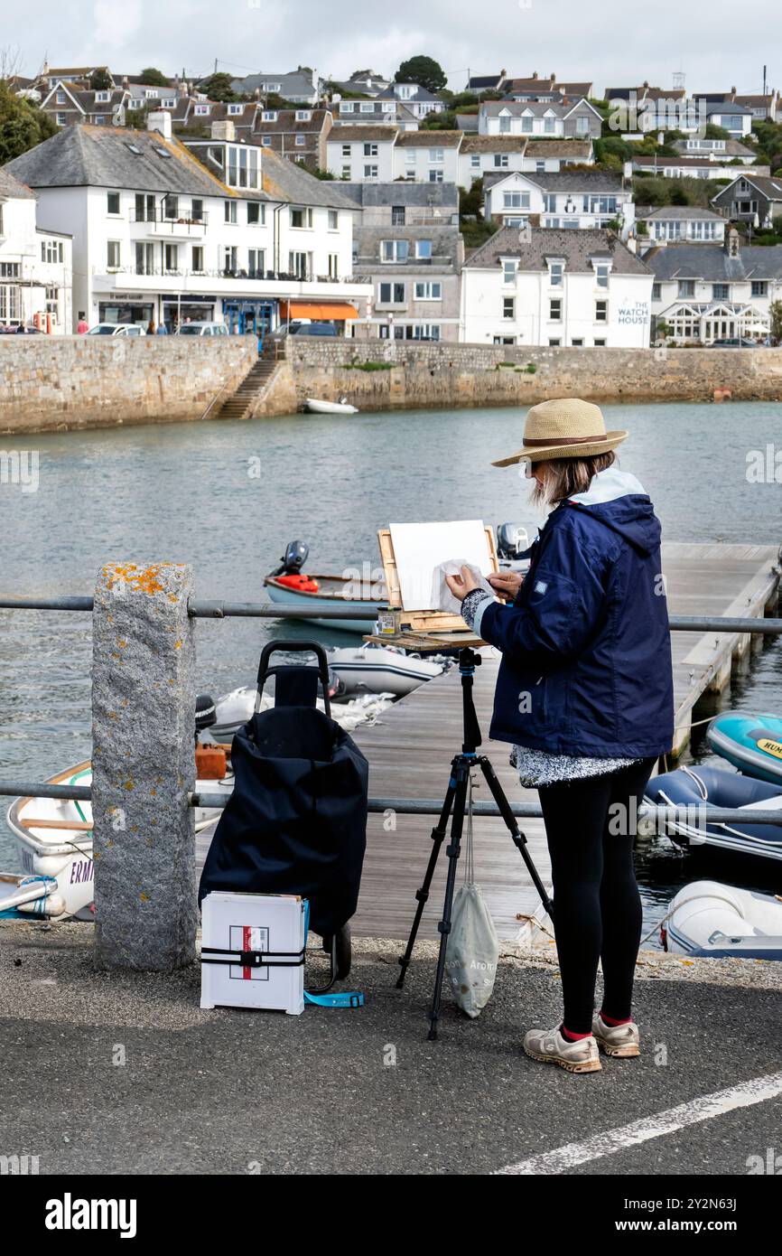 Pittura d'artista nel porto di St Mawes, Cornovaglia, Regno Unito Foto Stock