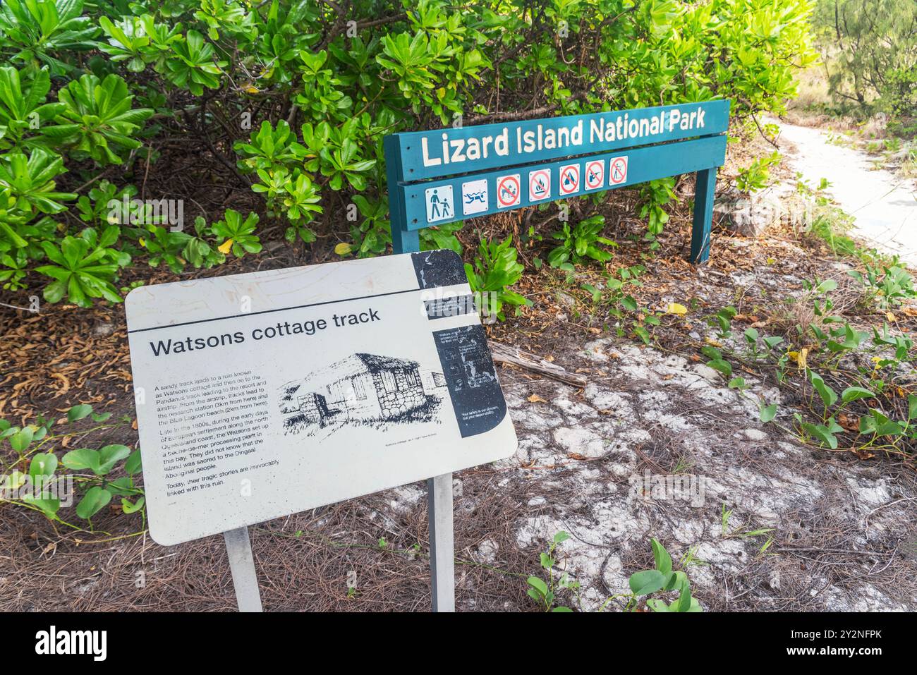 Cartello con scritto il Parco Nazionale dell'Isola di Lizard. Lizard Island si trova sulla grande Barriera Corallina nella parte nord-orientale del Queensland, Australia Foto Stock