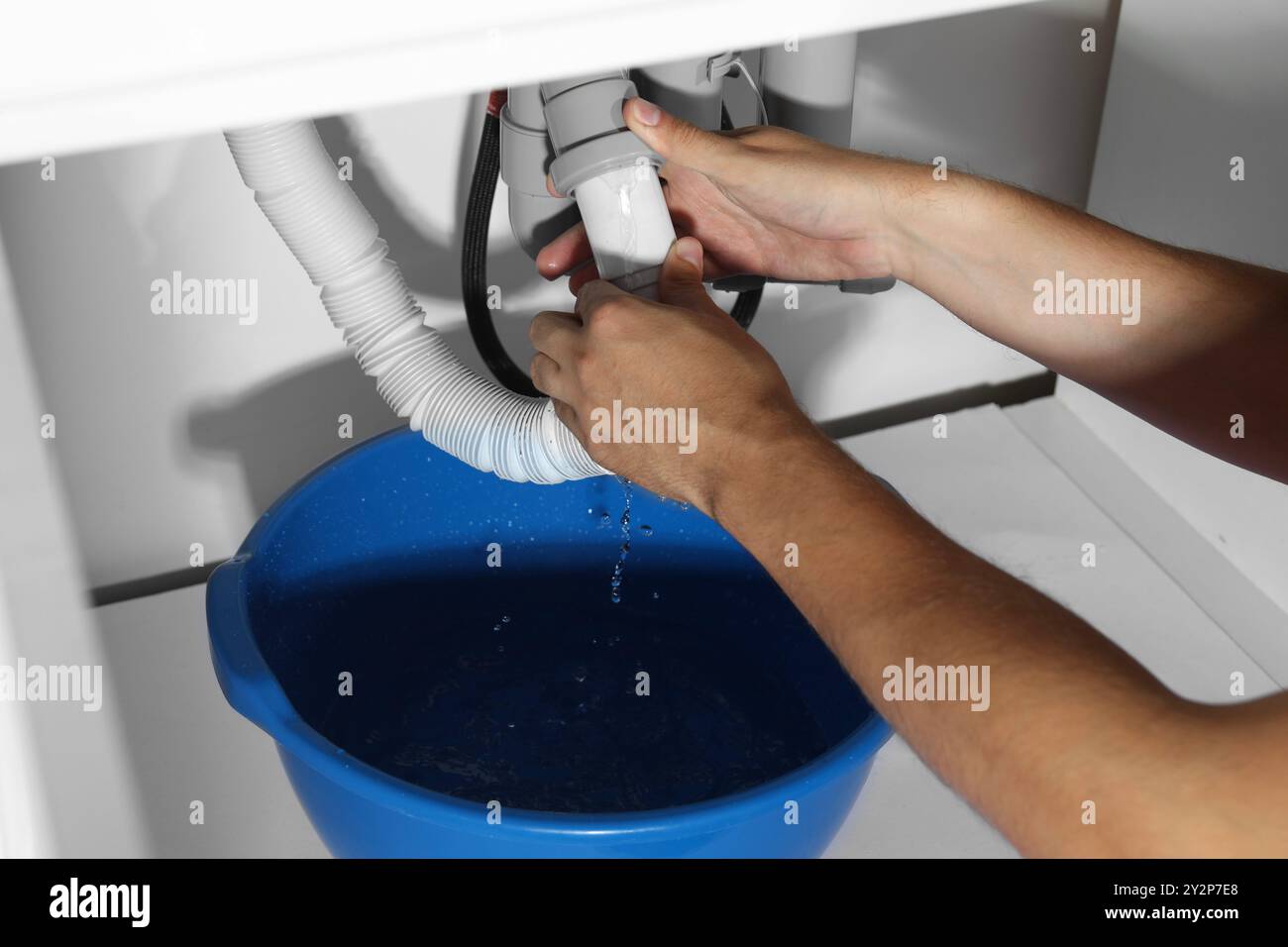 Sistema professionale di tubazioni per idraulici a casa, primo piano Foto Stock