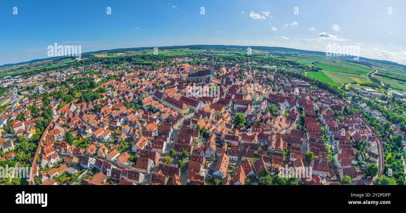 Vista aerea di Nördlingen nel Geopark Ries nella Svevia settentrionale Foto Stock