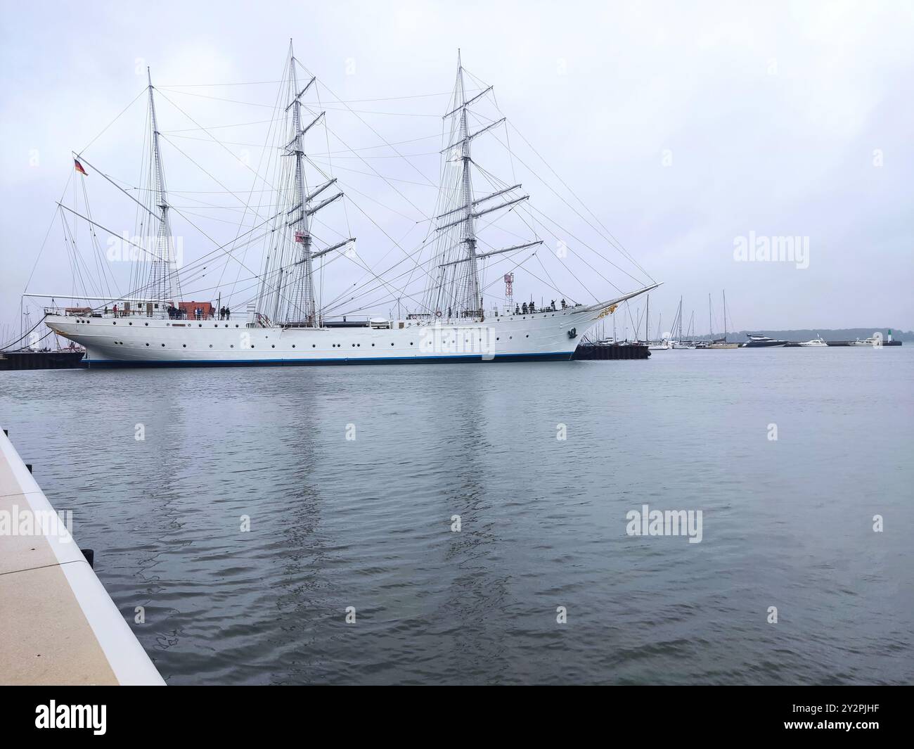 Storica nave a vela Gorch Fock i a Stralsund Harbor Foto Stock