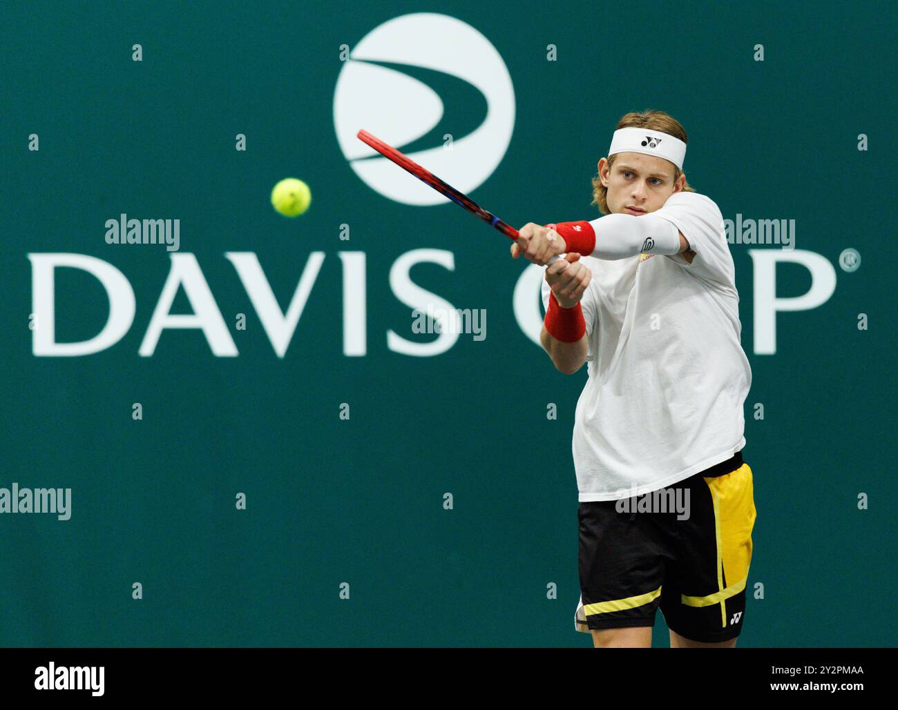 Bologna, Italia. 11 settembre 2024. Il belga Zizou Bergs raffigurato in azione durante una sessione di allenamento, in vista della seconda partita del gruppo A della fase A gironi delle finali di Coppa Davis, mercoledì 11 settembre 2024, presso l'Unipol Arena, a Bologna, Italia. BELGA PHOTO BENOIT DOPPAGNE credito: Belga News Agency/Alamy Live News Foto Stock