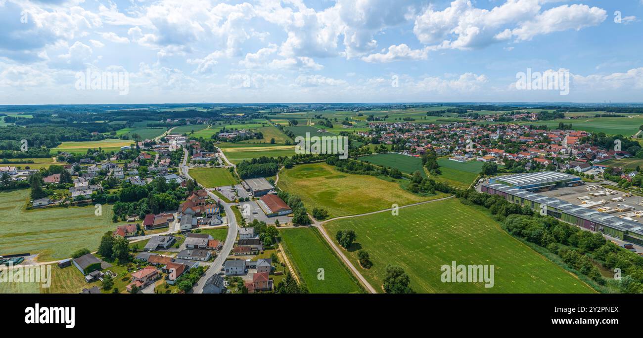 Vista della regione intorno a Buttenwiesen an der Zusam nel distretto svevo di Dillingen Foto Stock