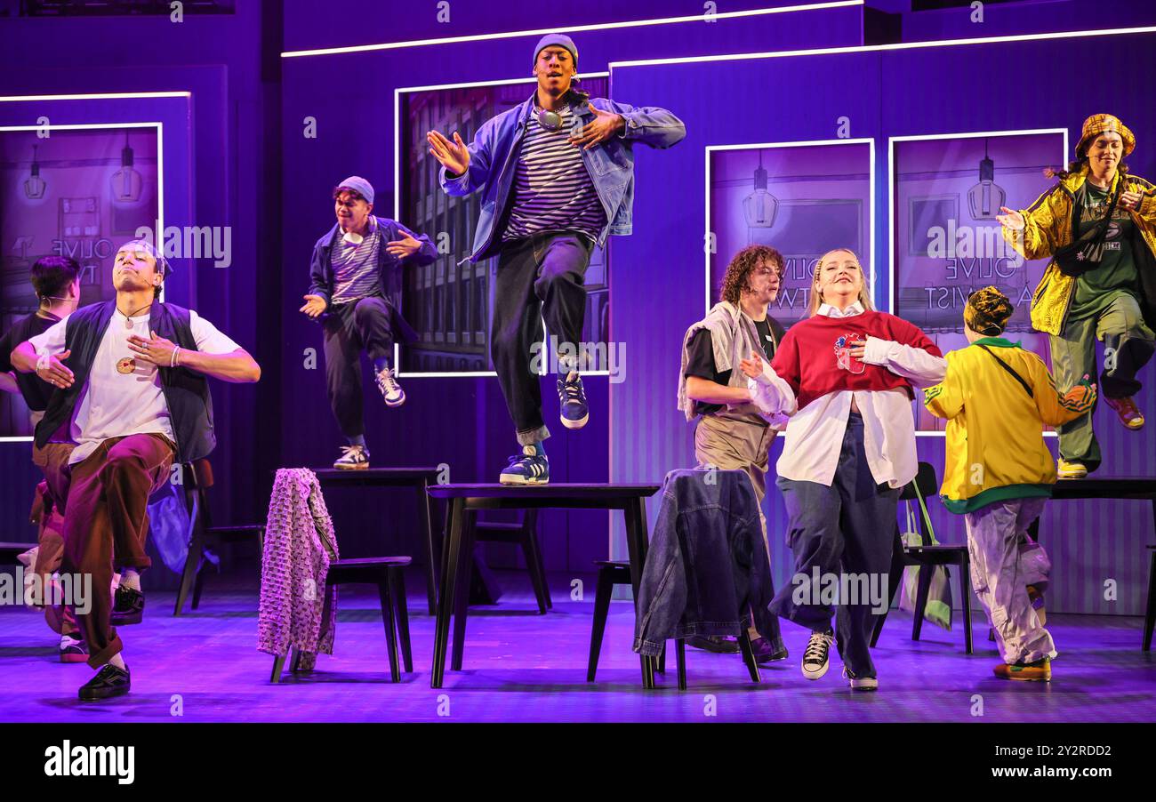 Londra, Regno Unito. 11 settembre 2024. Una scena del musical. "WHY AM i SO SINGLE", il nuovo musical DEI SEI scrittori vincitori del Tony Award, segue due migliori amici nella loro ricerca dell'amore, e andrà in scena al Garrick Theatre di Londra. Con Jo Foster nel ruolo di Oliver e Leesa Tulley nel ruolo di Nancy nei ruoli principali. Crediti: Imageplotter/Alamy Live News Foto Stock