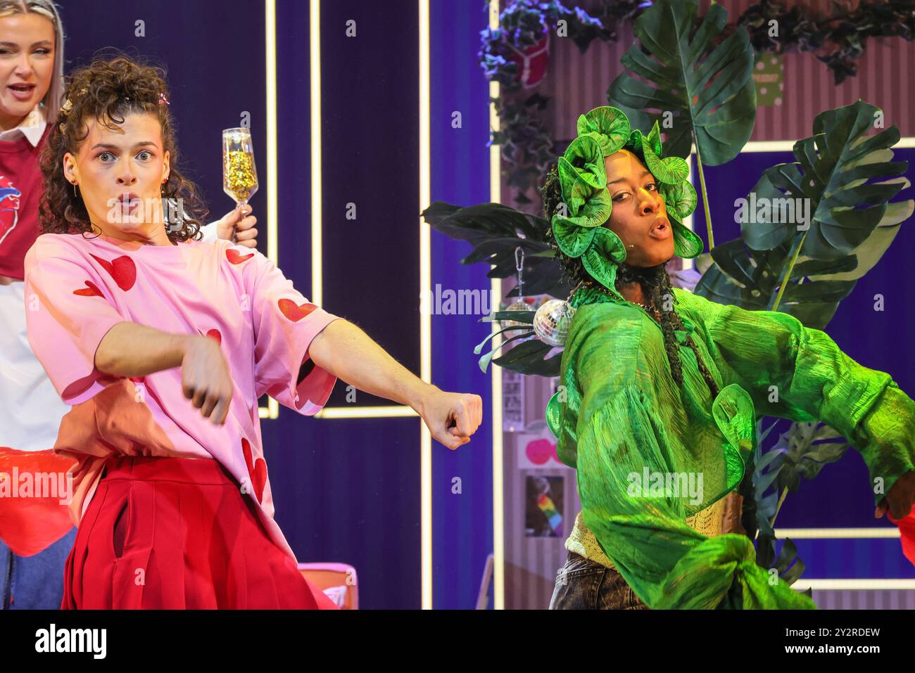 Londra, Regno Unito. 11 settembre 2024. Una scena del musical. "WHY AM i SO SINGLE", il nuovo musical DEI SEI scrittori vincitori del Tony Award, segue due migliori amici nella loro ricerca dell'amore, e andrà in scena al Garrick Theatre di Londra. Con Jo Foster nel ruolo di Oliver e Leesa Tulley nel ruolo di Nancy nei ruoli principali. Crediti: Imageplotter/Alamy Live News Foto Stock