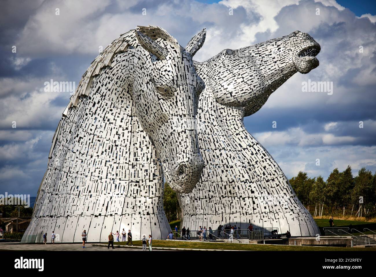 I Kelpies sono stati progettati dallo scultore Andy Scott a Falkirk Foto Stock