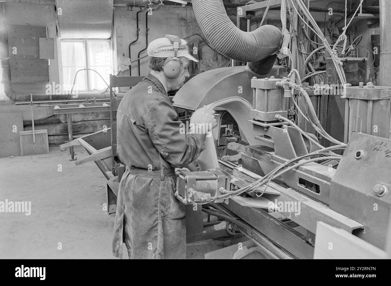 Effettivo 52-3-1971: Clima duro per mobili. L'industria norvegese dei mobili è entrata in un clima più duro. Le importazioni di mobili aumentano di anno in anno. La concorrenza per i clienti si è intensificata. Ci sono persino fabbriche che trovano più redditizio importare le merci dall'estero che produrle loro stesse. Foto: Sverre A. Børretzen/Aktuell/NTB ***FOTO NON ELABORATA*** il testo dell'immagine è tradotto automaticamente Foto Stock
