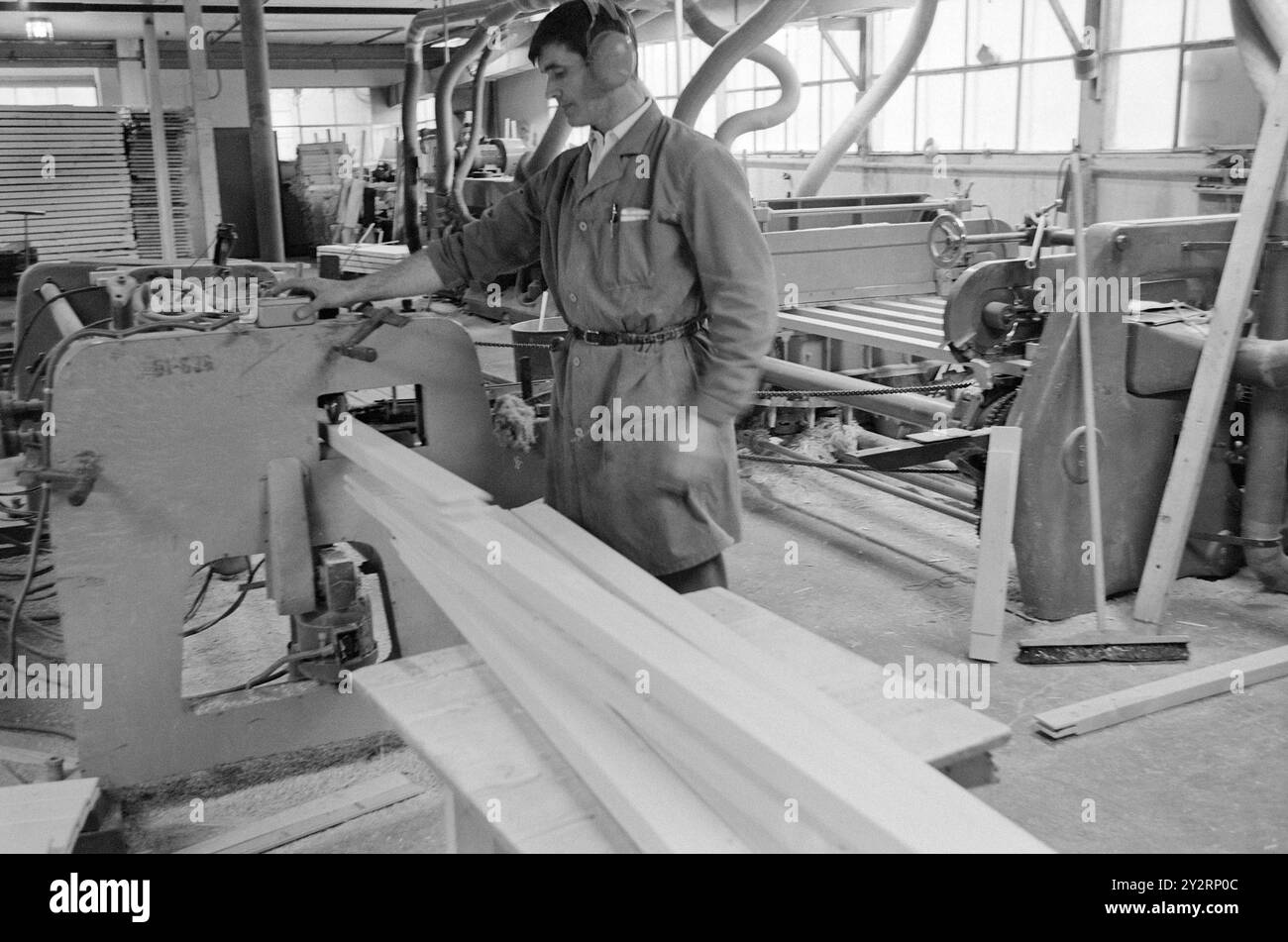 Effettivo 52-3-1971: Clima duro per mobili. L'industria norvegese dei mobili è entrata in un clima più duro. Le importazioni di mobili aumentano di anno in anno. La concorrenza per i clienti si è intensificata. Ci sono persino fabbriche che trovano più redditizio importare le merci dall'estero che produrle loro stesse. Foto: Sverre A. Børretzen/Aktuell/NTB ***FOTO NON ELABORATA*** il testo dell'immagine è tradotto automaticamente Foto Stock