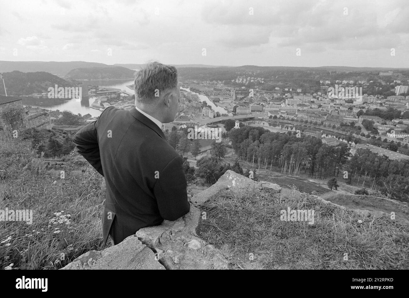 Attuale 37-5-1971: Halden oggi. Halden - una volta una solida città industriale - è in pericolo. Due nuove società hanno segnalato difficoltà di liquidità. 700 posti di lavoro sono minacciati. L'ufficio per l'occupazione riporta 50 posti vacanti. La città industriale diventerà un comune pendolare? Il consigliere Oddvar Jacobsen ritiene che la situazione non debba essere considerata troppo squallida. Con la posizione centrale di Halden, la struttura industriale deve arrivare. Ma non c'è dubbio che l'industria stia lottando. Foto: Aage Storløkken / Aktuell / NTB ***FOTO NON ELABORATA*** il testo dell'immagine è tradotto automaticamente Foto Stock