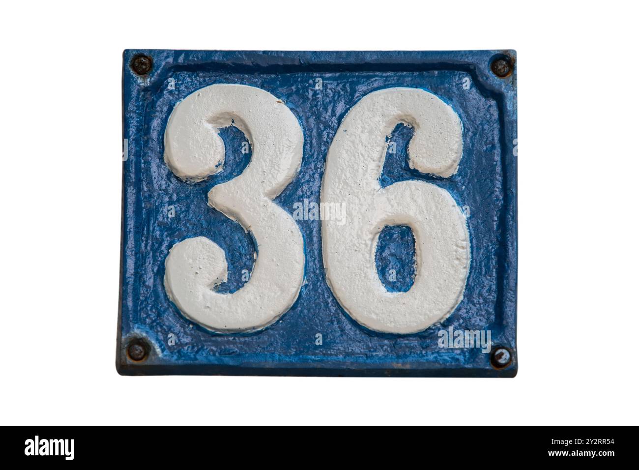 Vecchia piastra in ghisa retrospettiva con numero 36 isolata su sfondo bianco Foto Stock