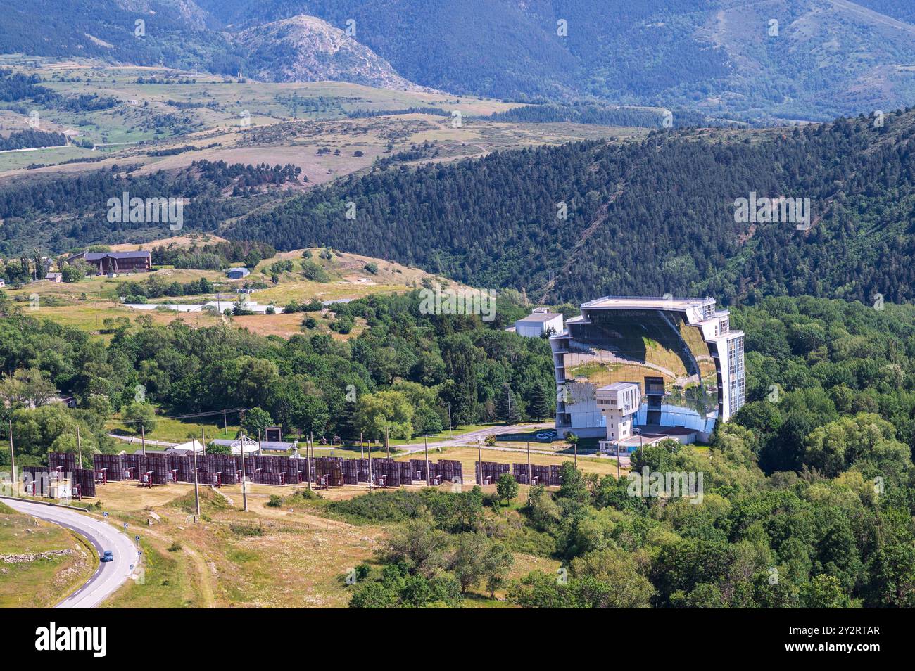 L'Heliodyssee-Grand Four Solaire di Odeillo, Pirenei, in Francia è il più grande forno solare d'Europa Foto Stock