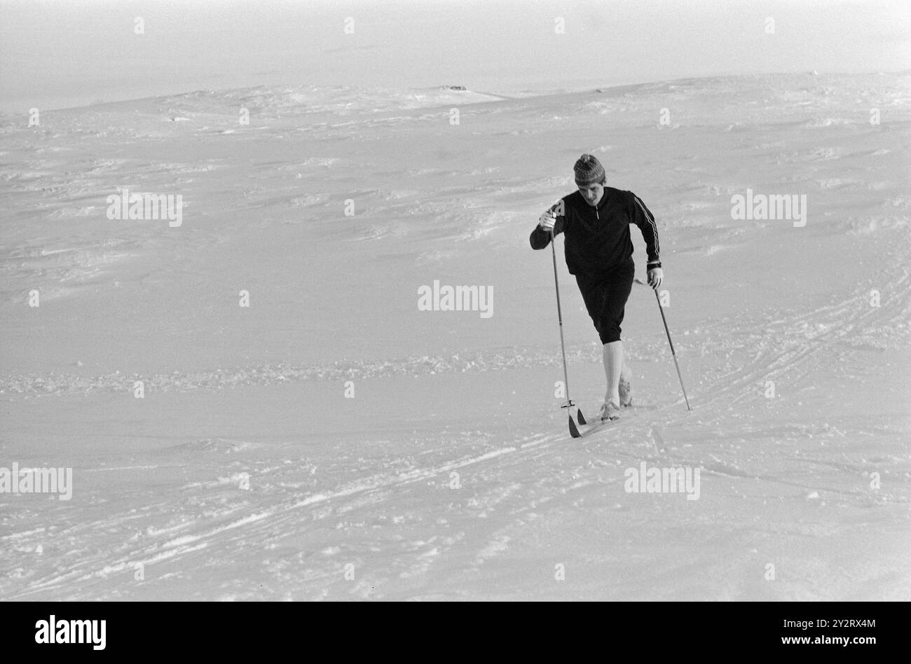 Effettivo 52-1-1971: Sta lottando per un posto olimpico. Dopo il WC nel 1966, Gjermund Eggen è stato proclamato il nostro nuovo re dello sci. Vinse tre medaglie d'oro e fu immediatamente rinominato Principe di Engerdal. Alcuni pensano che da allora non abbia rispettato. Quest'anno è un anno olimpico, e Gjermund Eggen è nella sua ultima stagione. Foto: Ivar Aaserud / Aktuell / NTB ***FOTO NON ELABORATA*** questo testo dell'immagine è tradotto automaticamente Foto Stock