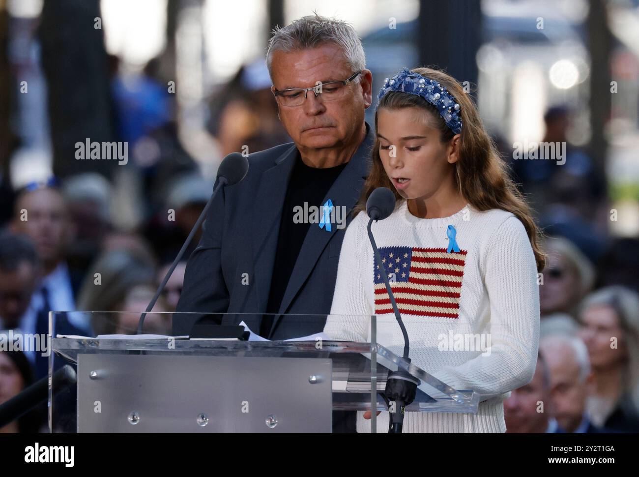 New York, Stati Uniti. 10 settembre 2024. I membri della famiglia hanno letto i nomi delle vittime dell'attacco terroristico dell'11 settembre 2001 alla cerimonia commemorativa del 9/11 presso il National September 11th Memorial and Museum di New York City mercoledì 11 settembre 2024. Foto di Peter Foley/UPI credito: UPI/Alamy Live News Foto Stock