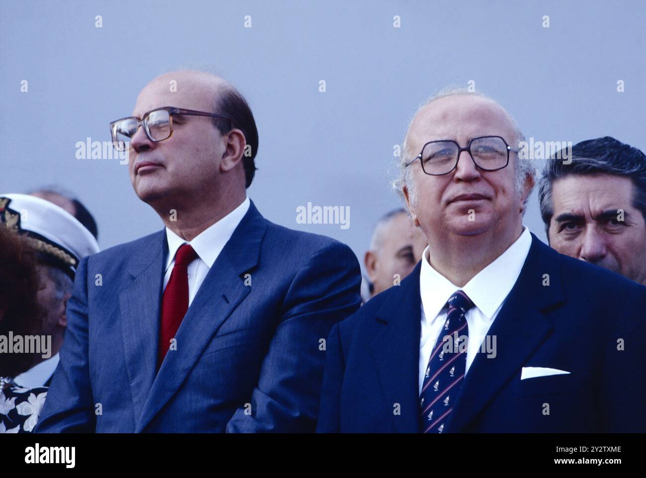 - Bettino Craxi (PSI), primo Ministro, e Giovanni Spadolini (PRI), Ministro della difesa (settembre 1985) - Bettino Craxi (PSI), Presidente del Consiglio e Giovanni Spadolini (PRI), Ministro della difesa (settembre 1985) Foto Stock