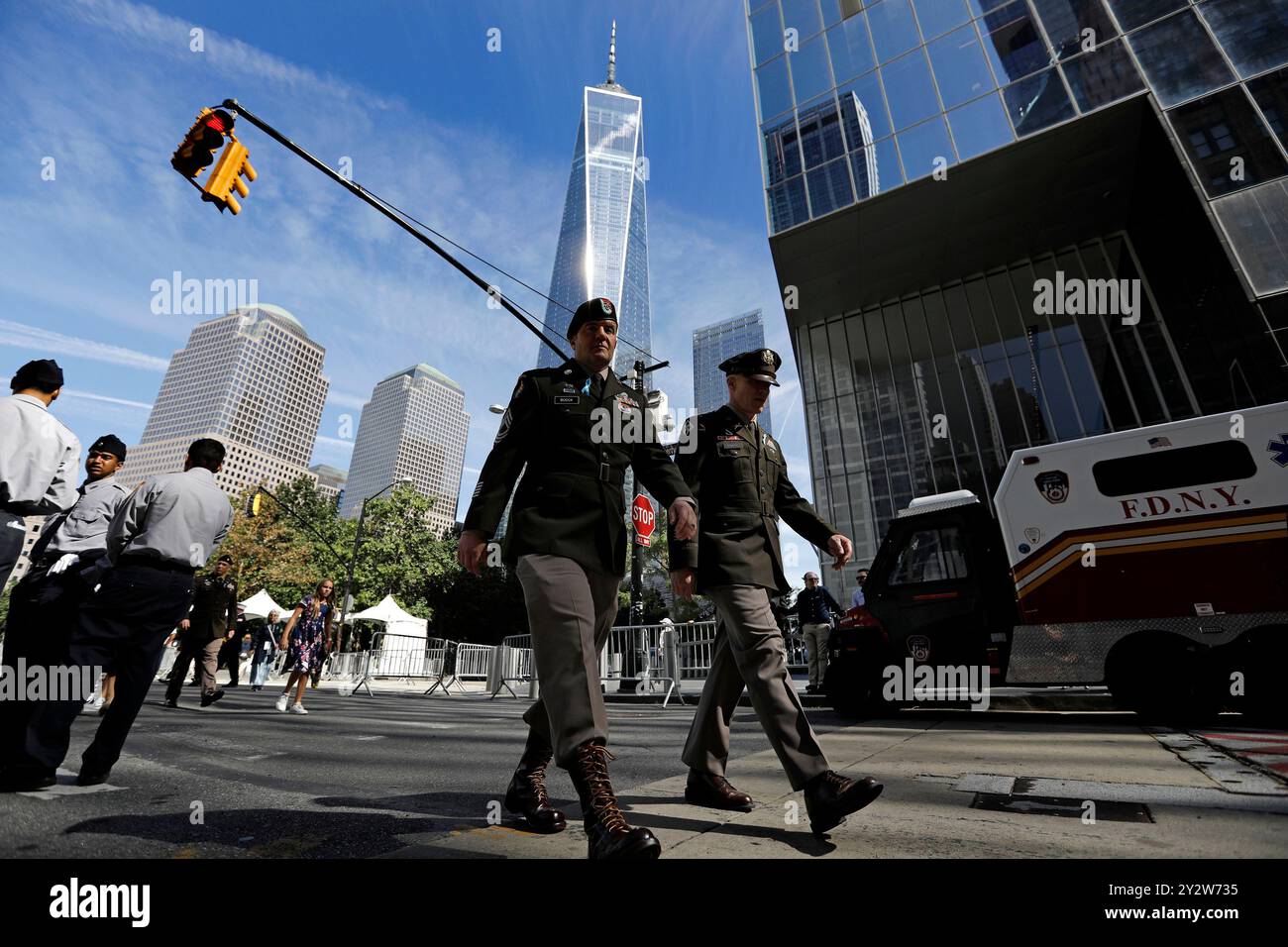 New York, Stati Uniti. 11 settembre 2024. I soldati dell'esercito AMERICANO partono dalla cerimonia commemorativa del 9/11 presso il National September 11th Memorial and Museum di New York City in occasione dell'anniversario degli attacchi terroristici del 2001, mercoledì 11 settembre 2024. Foto di Peter Foley/UPI credito: UPI/Alamy Live News Foto Stock