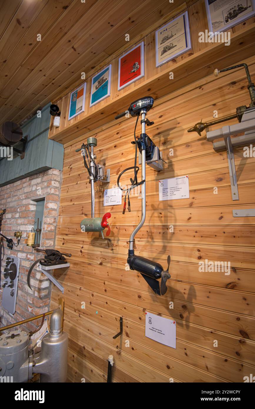 Sandefjord, Norvegia - 18 luglio 2015: Una grande collezione di motori marini d'epoca a Gokstad Kystlag. Foto Stock