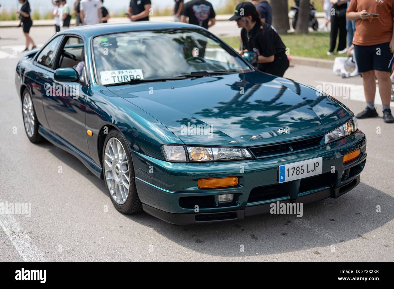 Classica auto sportiva giapponese Nissan Silvia S14 Kuki in verde con cerchi BBS ad un incontro di auto sintonizzate. Gli organizzatori vi danno il benvenuto Foto Stock