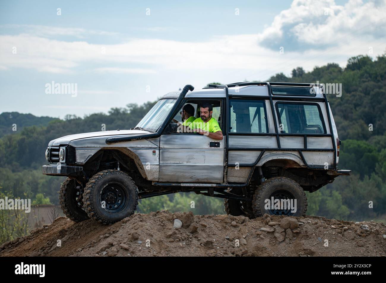 Fuoristrada, Land Rover Discovery serie 1 di prima generazione, modificata per affrontare gli ostacoli estremi di arrampicata fuoristrada in campagna Foto Stock