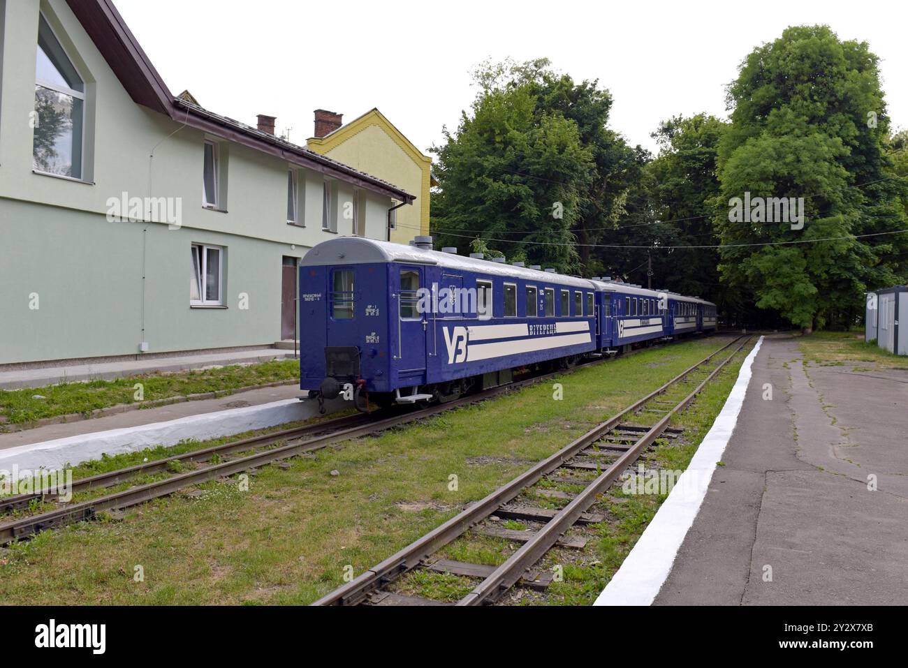 Carrozze alla stazione della ferrovia per bambini di Leopoli, Ucraina, maggio 2024 Foto Stock