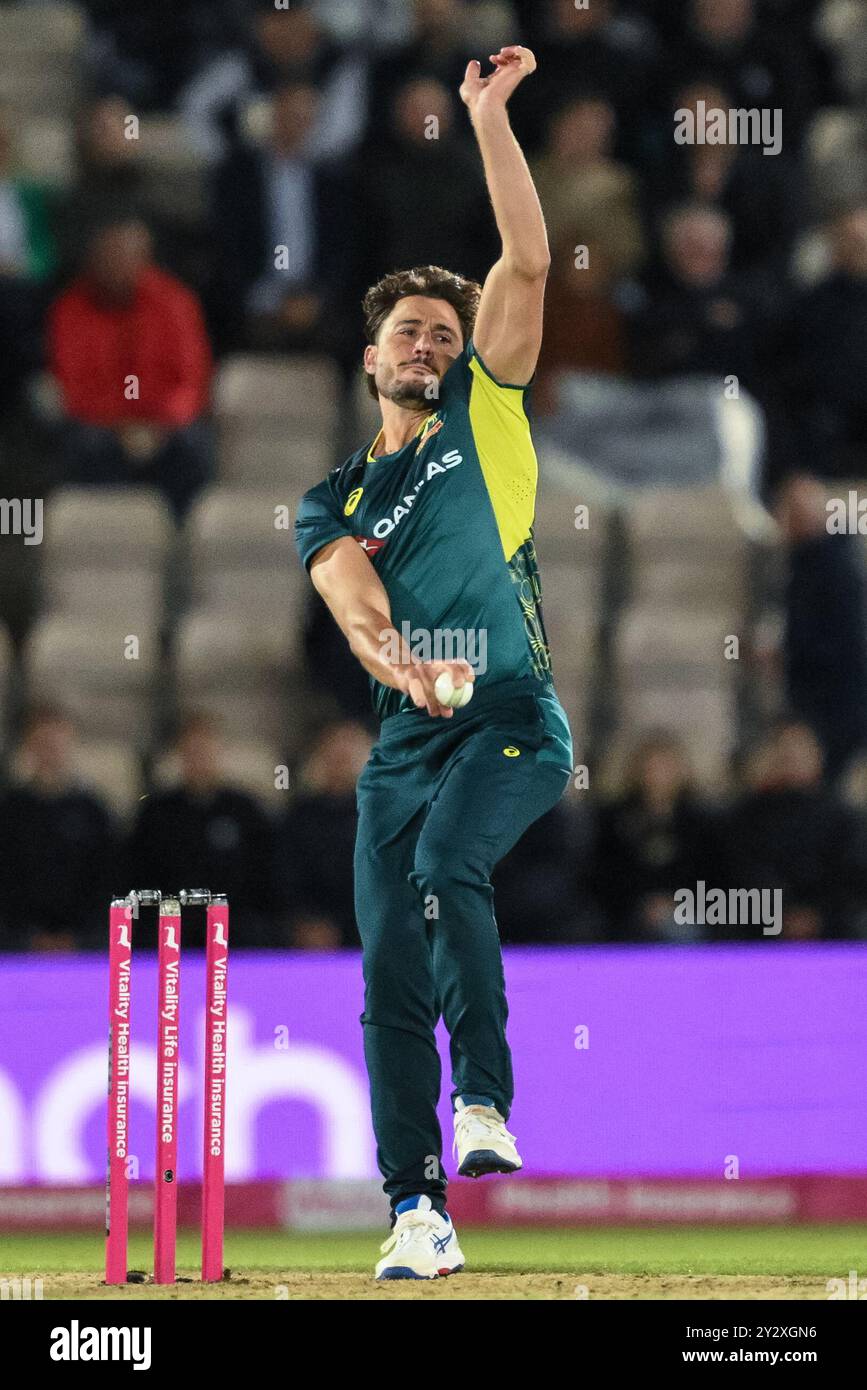 Southampton, Regno Unito. 11 settembre 2024. Marcus Stoinis dell'Australia consegna il pallone durante la prima partita di Vitality IT20 Series Inghilterra vs Australia all'Utilita Bowl, Southampton, Regno Unito, 11 settembre 2024 (foto di Craig Thomas/News Images) a Southampton, Regno Unito, il 9/11/2024. (Foto di Craig Thomas/News Images/Sipa USA) credito: SIPA USA/Alamy Live News Foto Stock