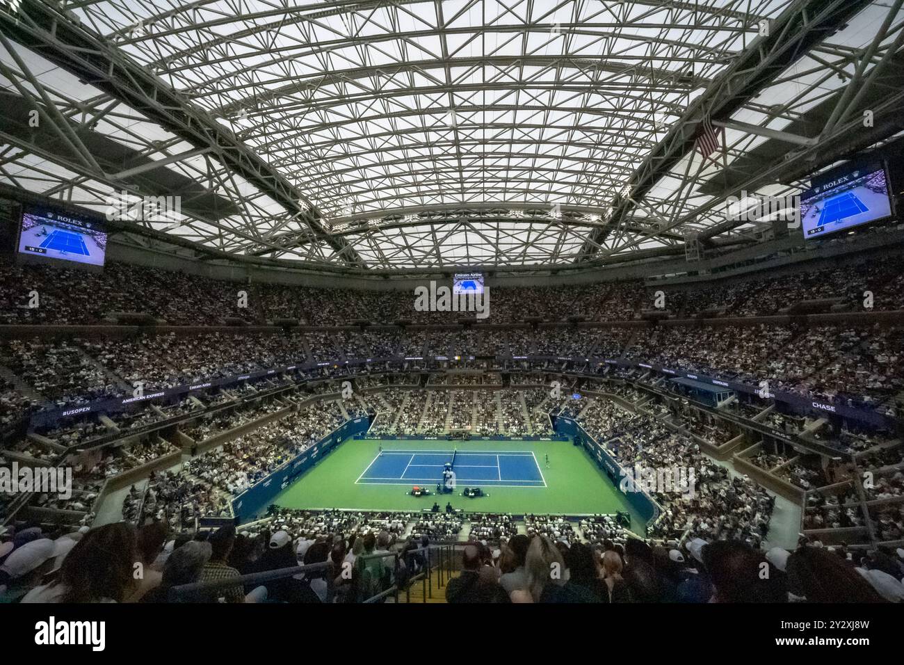 Arthur Ashe Stadium durante le finali femminili agli US Open di tennis 2024. Foto Stock