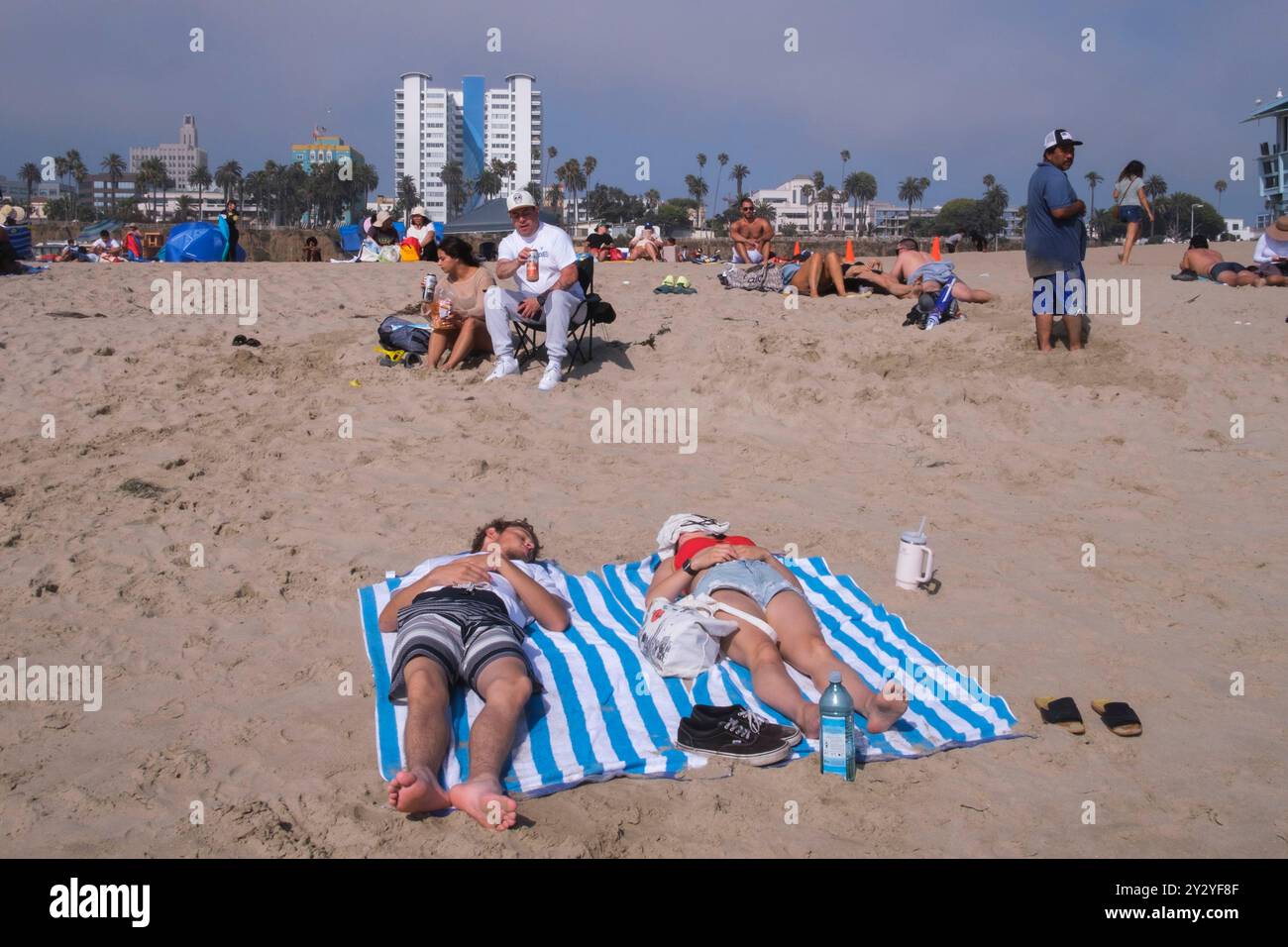 Un paio di pisolini. Beach, Santa Monica, Los Angeles, California, Stati Uniti d'America Foto Stock