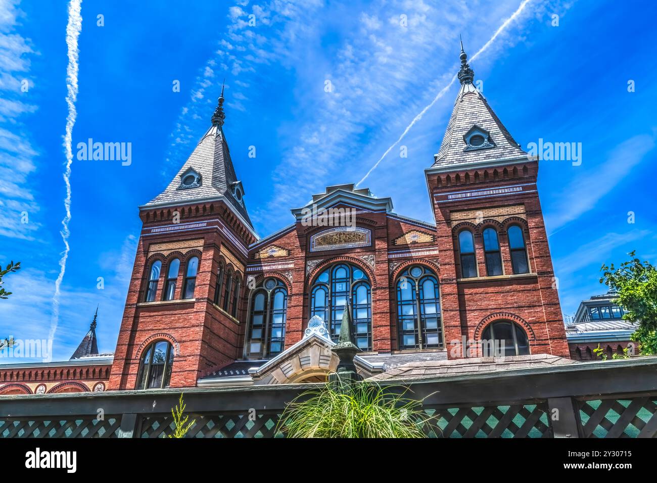 Arts and Industries Building Garden Smithsonian Museum Institution Washington DC. Il secondo più antico dei musei Smithsonian sul National Mall costruito Foto Stock