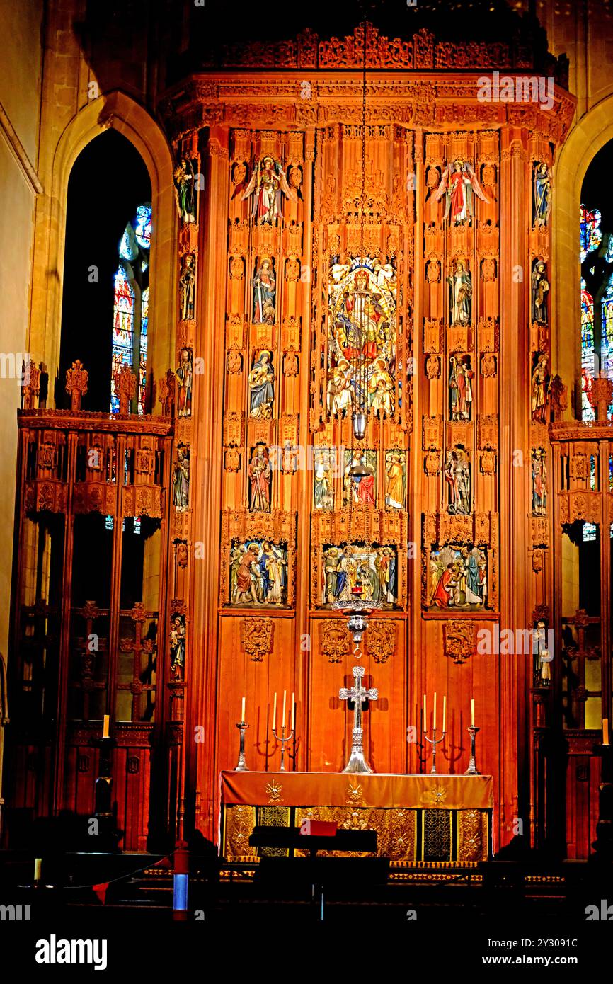 L'altare alto nella Cattedrale di St Peters ad Adelaide, Australia Foto Stock