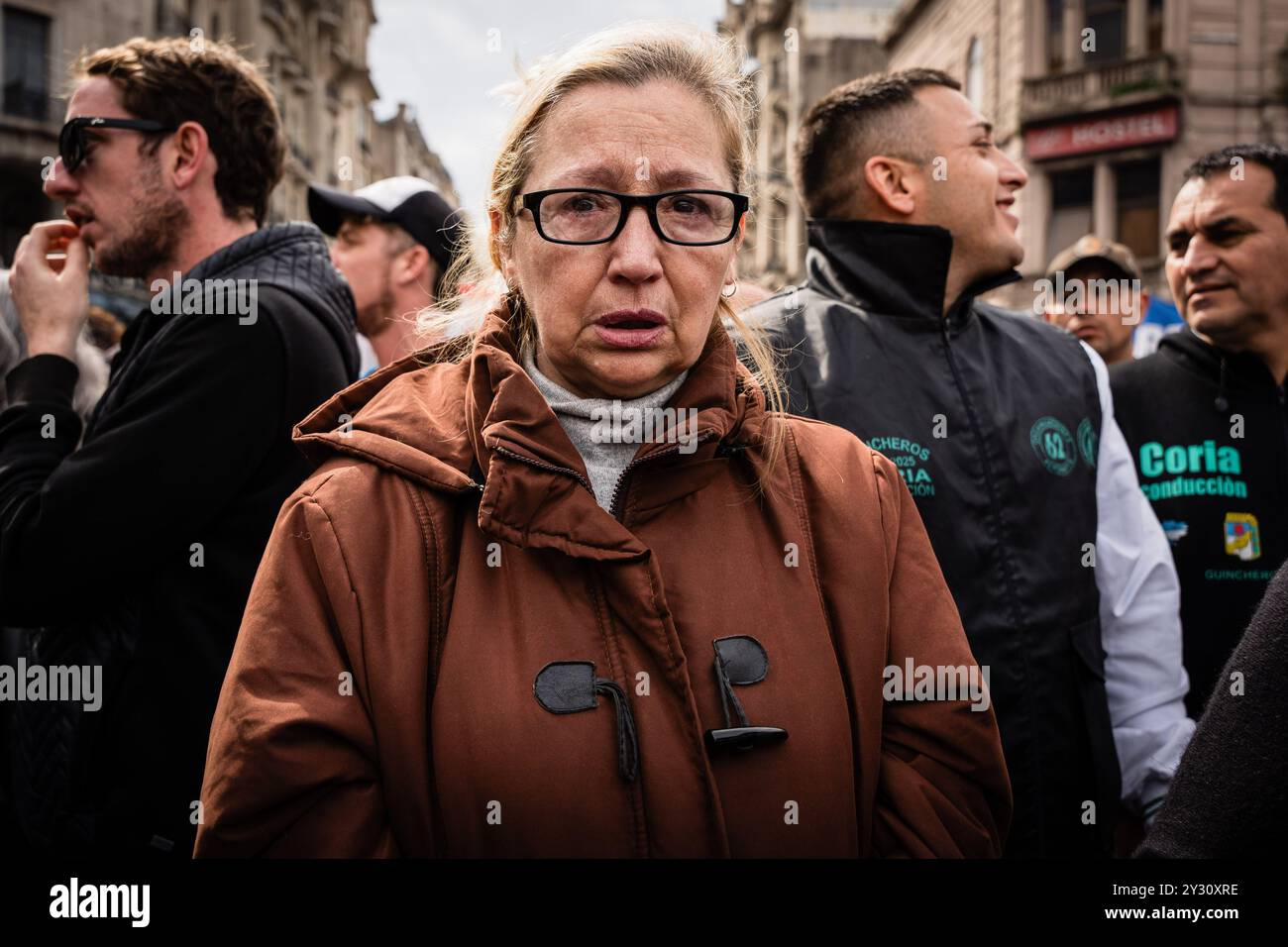 Buenos Aires, Argentina. 11 settembre 2024. Una pensaia con le lacrime negli occhi alla dimostrazione. Decine di migliaia di pensionati, sindacati e organizzazioni si mobilitano di fronte al Congresso nazionale per respingere il veto di Javier Milei alla legge sulla mobilità pensionistica, che è in discussione alla camera dei deputati. La polizia federale, la Gendarmeria nazionale e la Prefettura reprimono la manifestazione. (Foto di Santiago Oroz/SOPA Images/Sipa USA) credito: SIPA USA/Alamy Live News Foto Stock