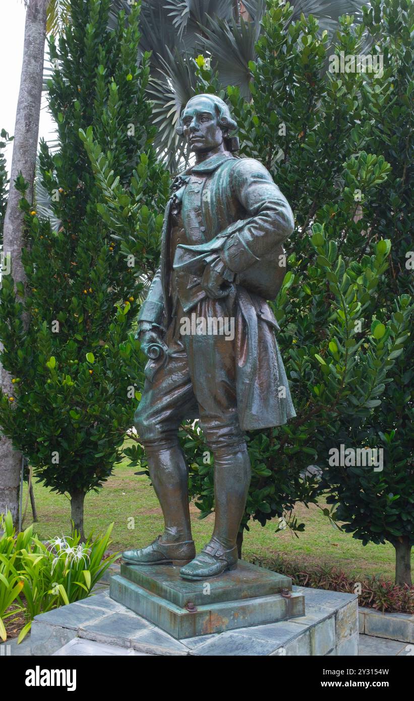 Inghilterra / Malesia / Tailandia: Capitano Sir Francis Light (1740 - 1794), fondatore della colonia britannica di Penang, ora Stato di Penang, Malesia. Statua a Fort Cornwallis, Penang. Francis Light servì come guardiamarina della Royal Navy dal 1759 al 1763, ma andò a cercare fortuna nelle colonie. Dal 1765, ha lavorato come commerciante privato di paese. Per circa dieci anni ha avuto la sua sede a Salang, in Thailandia, vicino a Phuket, rianimando una stazione commerciale francese fallita. Mentre viveva lì imparò a parlare e scrivere diverse lingue, tra cui il malese e il siamese. Foto Stock