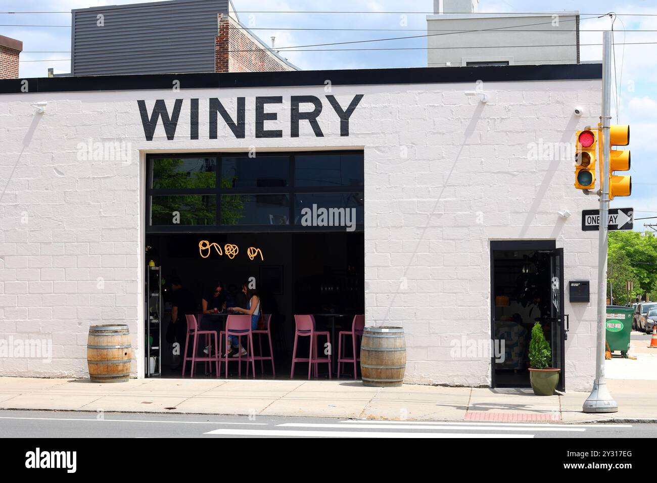 Mural City Cellars, 1831 Frankford Ave, Philadelphia, Pennsylvania. Foto del punto vendita di un'azienda vinicola e di un bar a Fishtown, nel quartiere di Kensington. Foto Stock